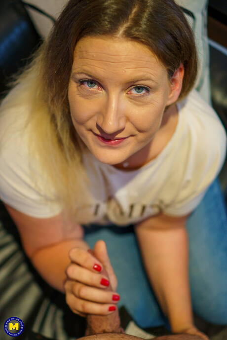 Mature NL pleased to share with you a free picture gallery with pleasant damsel in fucked hard scene